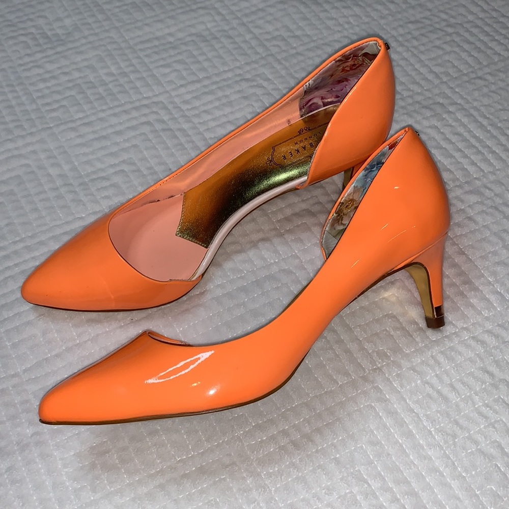 NWOB Ted Baker London Zenadia Orange Patent Leather Kitten Heels, Size EU38/US7